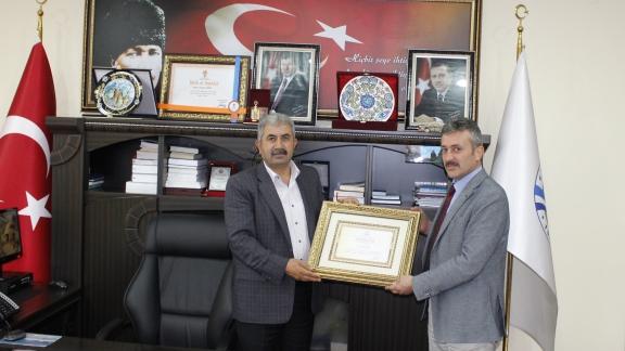 Belediye Başkanı Osman ÇAKIR´a Teşekkür Belgesi