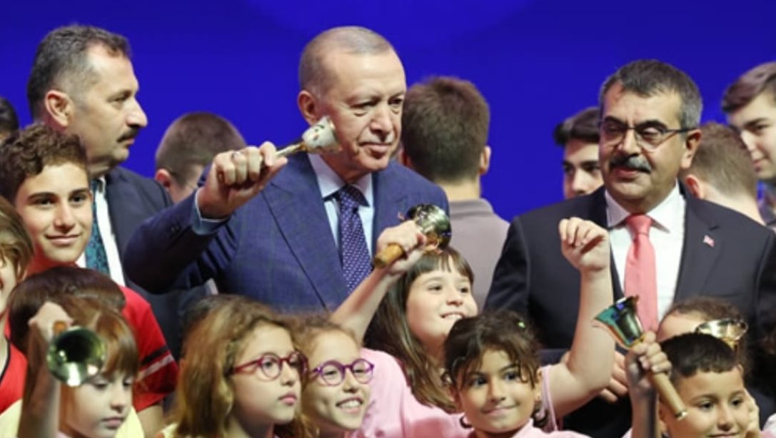 Cumhurbaşkanı Recep Tayyip Erdoğan, 2023-2024 Eğitim Öğretim Yılı Açılış Töreni'ne katılarak bir konuşma yaptı.