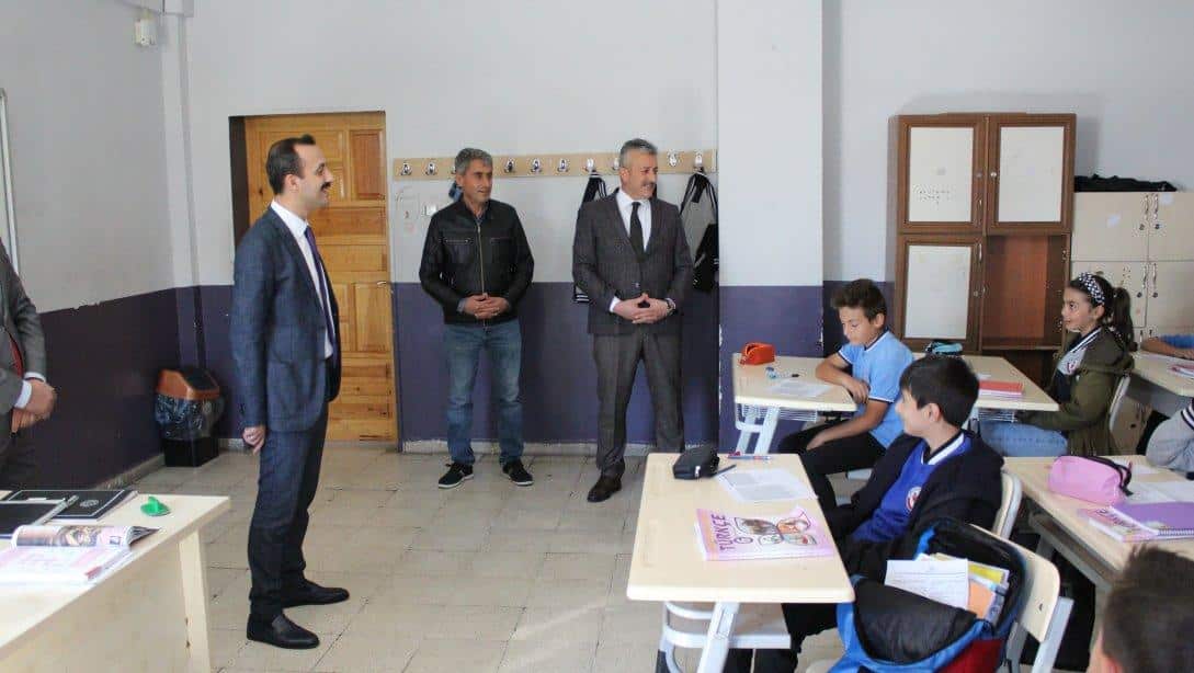 İlçe Kaymakamımız Ahmet Salih POÇANOĞLU'nun Yatılı Bölge Ortaokulu Ziyareti